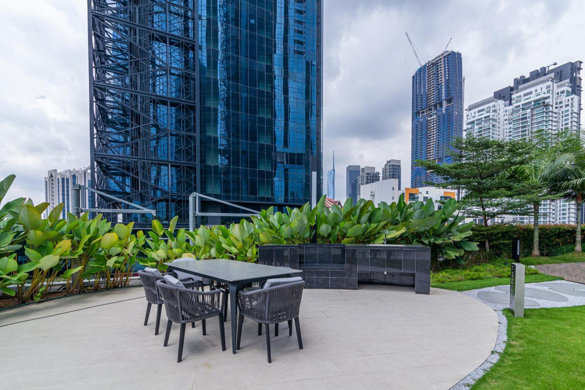Eaton Residences Klcc By Plush กัวลาลัมเปอร์ ภายนอก รูปภาพ